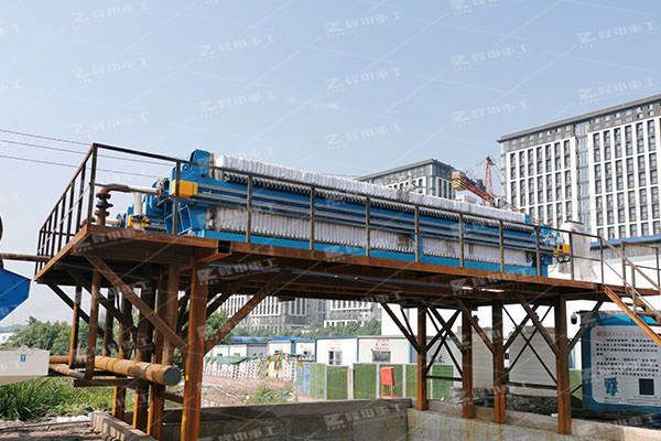 污泥壓濾機(jī)運(yùn)行中這三點(diǎn)解決了，還怕運(yùn)行中跑偏嗎？